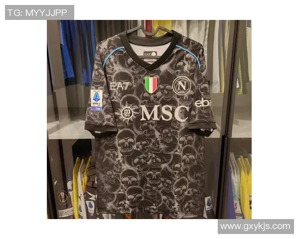 蓝球衣足球明星的身份揭秘与成就分析