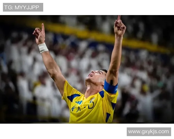 足球明星亲自贴墙纸的趣味瞬间大揭秘，展现他们生活中的另一面