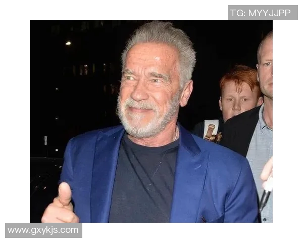 足球明星白色长发的魅力与风格探秘，如何引领时尚潮流与球场风范